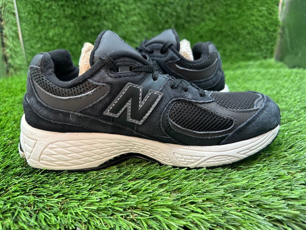 New Balance 2002R GC2002BK Athletic Sneaker Shoes Boys 4.5M Black Mesh Cushioned